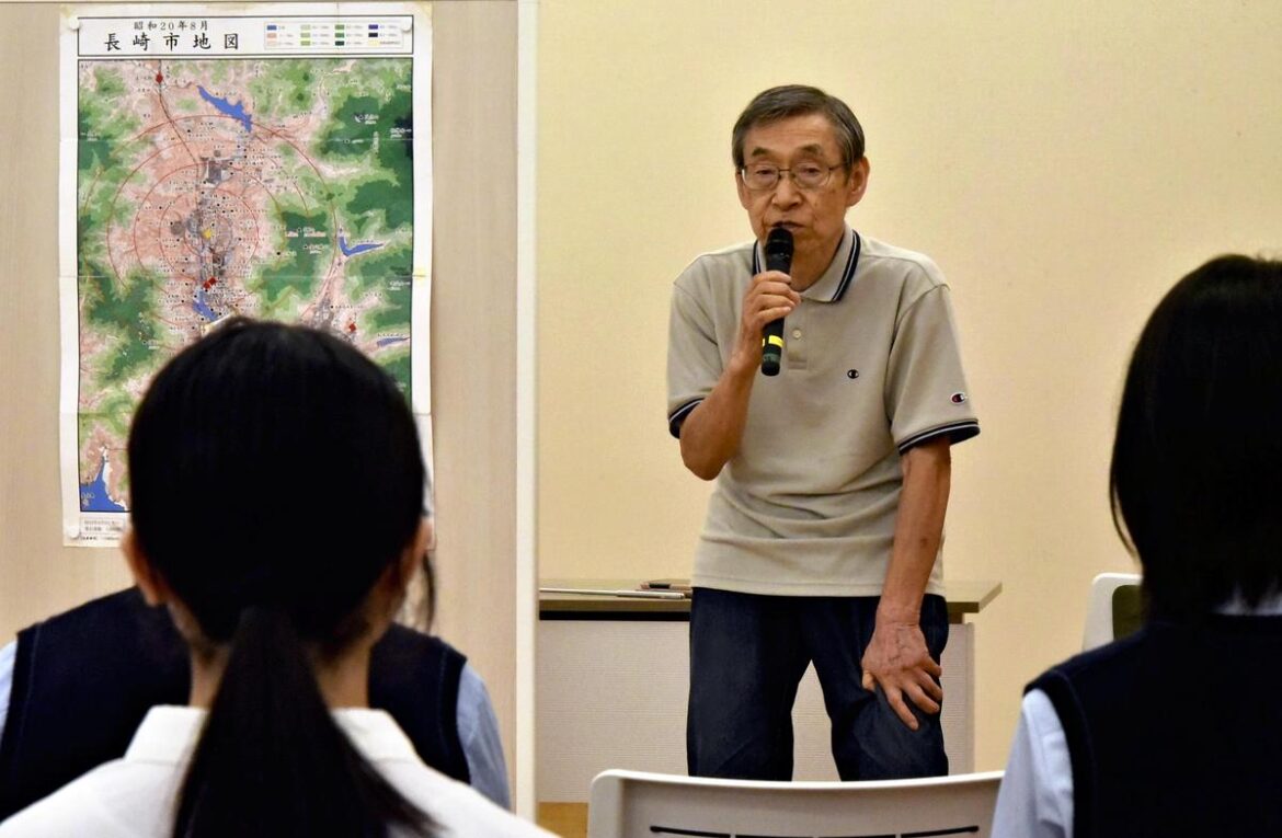 Storytellers pass on experiences of war survivors in lecture series in western Tokyo Storytellers pass on experiences of war survivors in lecture series in western Tokyo