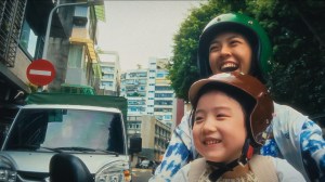 Left-Handed Girl. (L-R) Nina Ye as I-Jing and Shih-Yuan Ma as I-Ann in Left-Handed Girl. Cr. LEFT-HANDED GIRL FILM PRODUCTION CO, LTD © 2025.