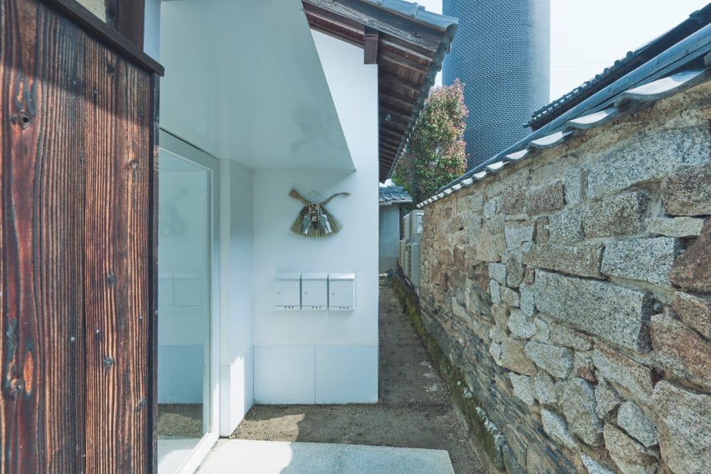 Muji Base.