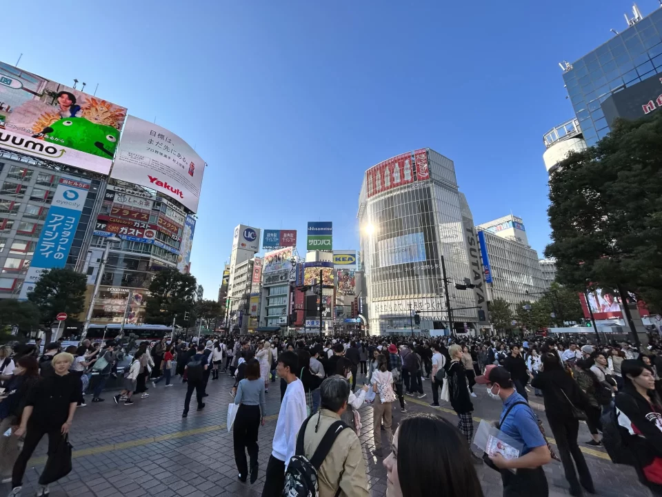 Photo of the crowded Shibuya Scramble in Tokyo. 