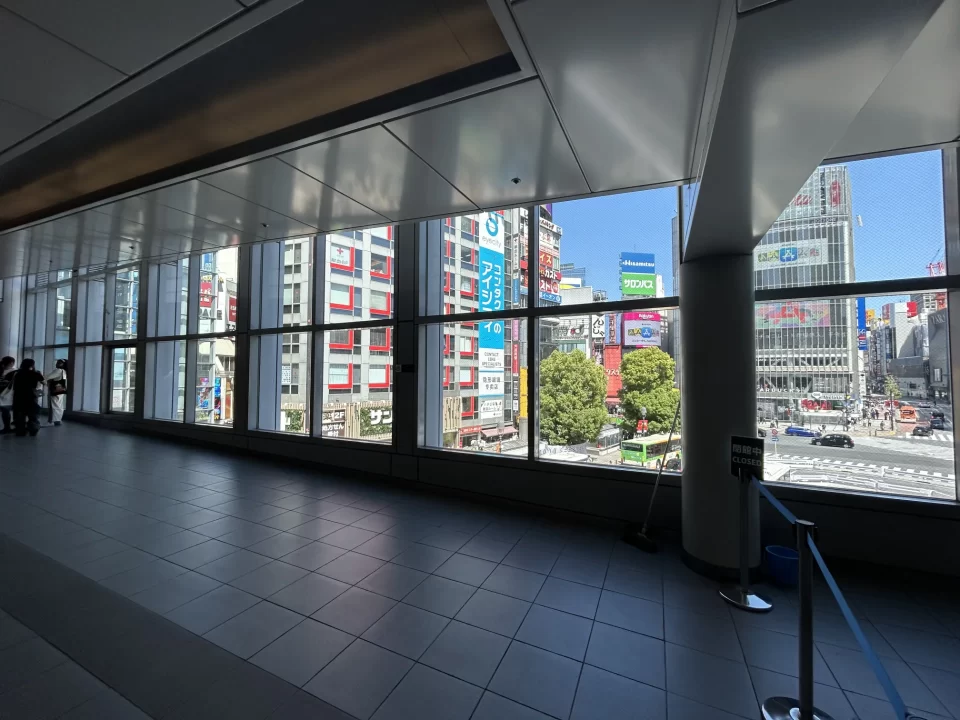 Another wider photo from Shibuya Station, overlooking the Shibuya Scramble in Tokyo. 