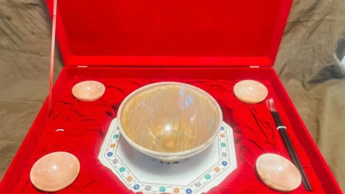 PM Modi’s Thoughtful Gifts for Japanese PM and His Spouse PM Modi’s Thoughtful Gifts for Japanese PM and His Spouse