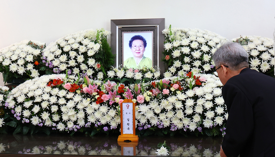 Mourners pay respect at the funeral fall for Gil Won-ok, a survivor of the Japanese military’s wartime sexual slavery, at a funeral hall at Incheon Red Cross Hospital in Yeonsu District, Incheon, on Feb. 17. Gil died on Feb. 16 at the age of 97. She dedicated her life to raising awareness of the plight of the so-called comfort women, referring to young girls and women who were forced into sexual slavery during the 1910-1945 Japanese colonial rule over Korea. There are now seven surviving comfort women victims in the country, or 240 who had registered with the government. [YONHAP]
