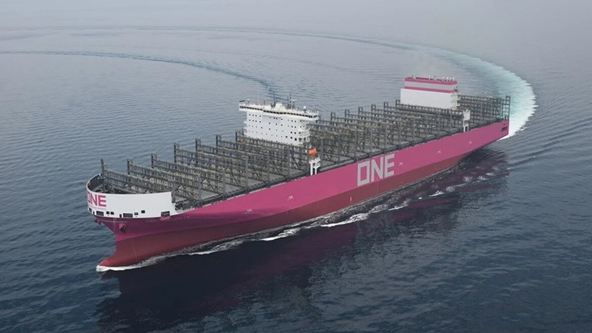Japan’s Imabari delivers 13,900TEU containership Japan's Imabari delivers 13,900TEU containership