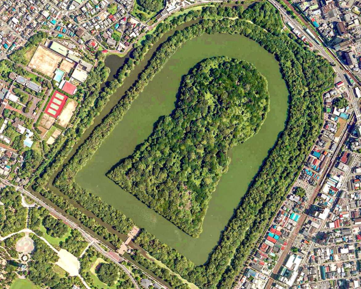 Lost Relics From Japan Emperor Nintoku’s Burial Site Finally Identified Daisen-Kofun, the tomb of Emperor Nintoku, Osaka