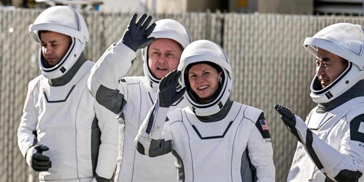 SpaceX launches joint NASA crew and Japanese astronaut to ISS SpaceX launches joint NASA crew and Japanese astronaut to ISS