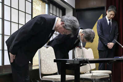 AP photo Japanese officials apologise at grave of wrongfully detained man