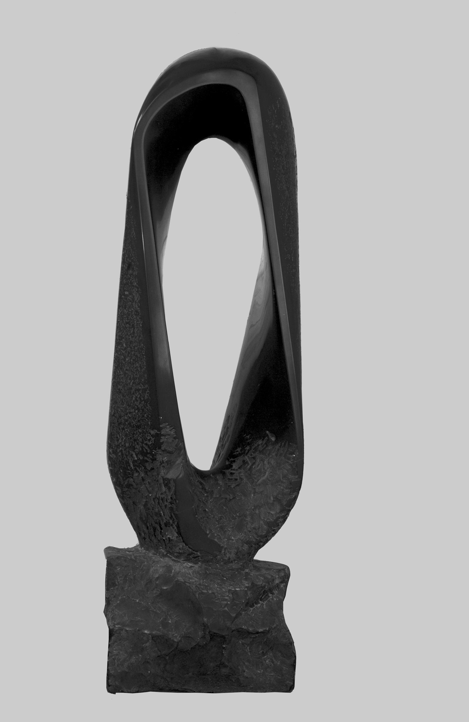 Kazuto Kuetani, In Common (1991; black marble from Belgium, 102 x 32 x 28 cm; Pietrasanta, Museo dei Bozzetti)