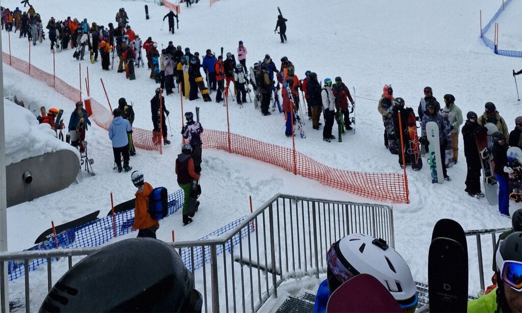 Lift lines in Furano this season