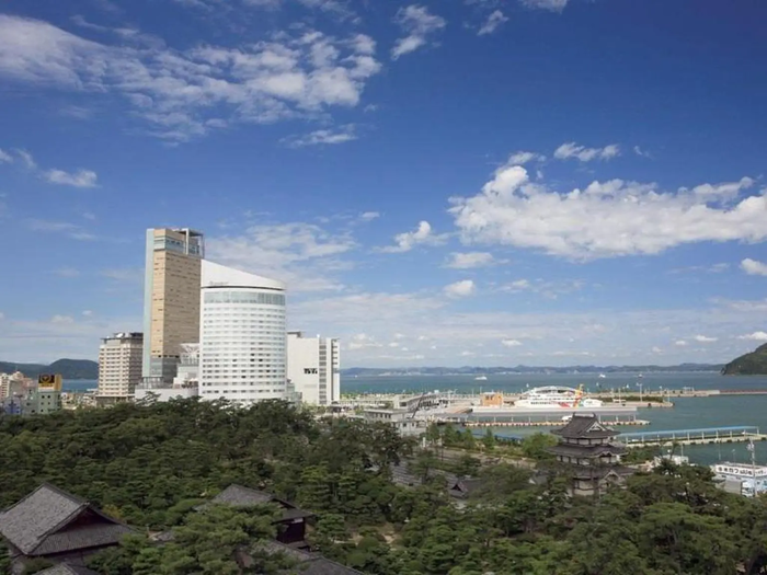 Accessible JR Hotel Clement Takamatsu located right in front of Takamatsu Station / Photo = Rakuten Travel