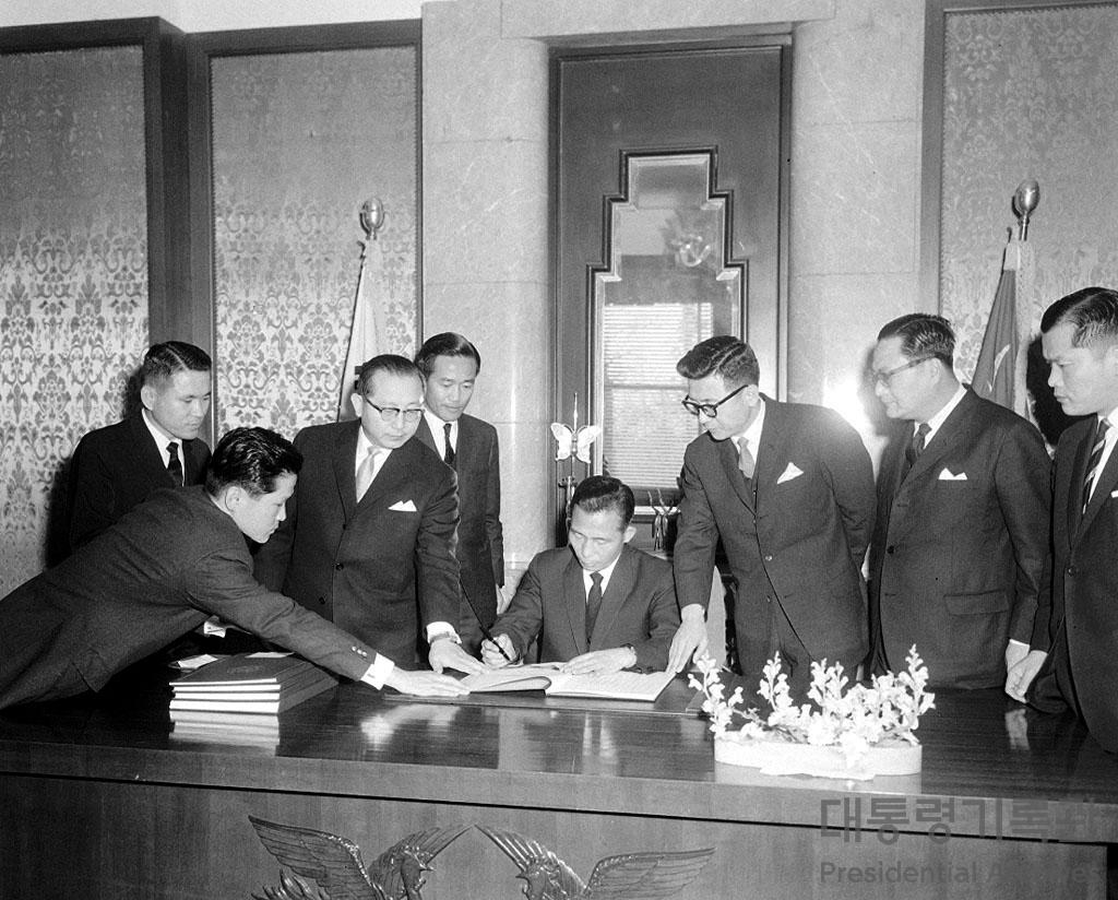 South Korean President Park Chung-hee (center) signs the instrument of ratification for the Treaty on Basic Relations with Japan at Cheong Wa Dae in Seoul on Dec. 17, 1965. Negotiations on the treaty had been concluded earlier that year on June 22, normalizing diplomatic relations between the two countries after World War II and the period of Japanese colonial rule. (National Archives of Korea)