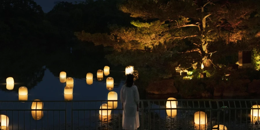 floating lantern lights at teamLab Botanical Garden (Osaka)
