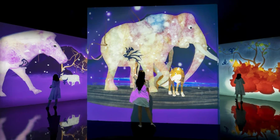 moving elephant light color art at teamLab Future Park (Okinawa)