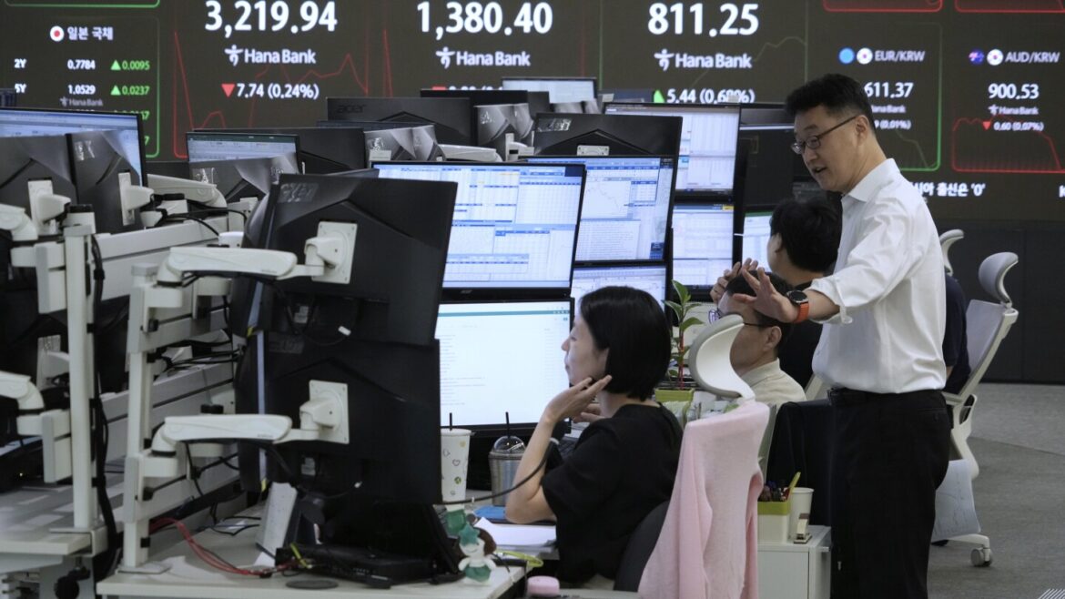 Asian shares mostly fall, while Tokyo jumps on tariff news