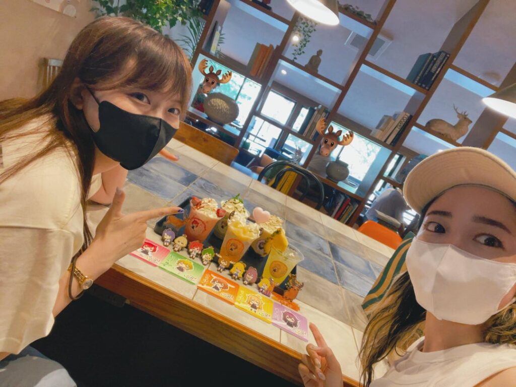 Megumi Han (Noko) and Fujita Saki (Koshitan) visited the Shikanoko collab cafe in Nara!