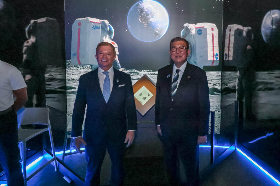 Prime Minister Ishiba visiting the USA Pavilion (1)