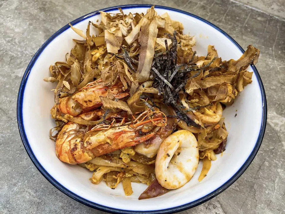 Papasan Canteen - Seafood fried udon