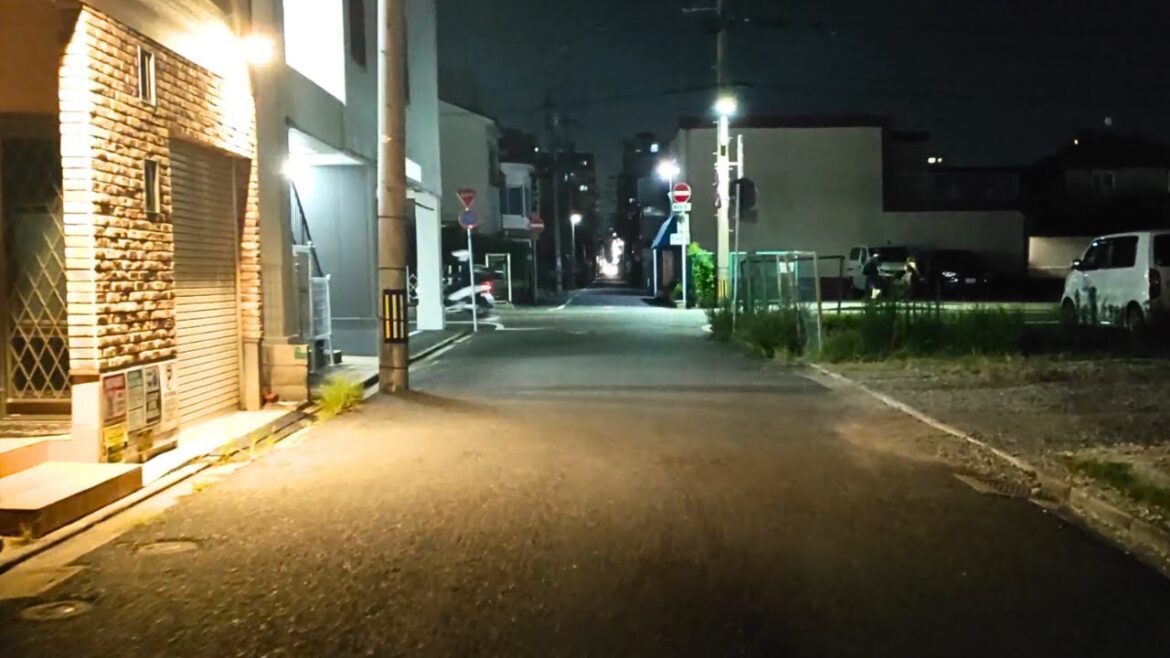 Quiet Japanese City Night Walk | 4K | Kitakyushu City, Tobata, Makiyama, Kyushu, Japan