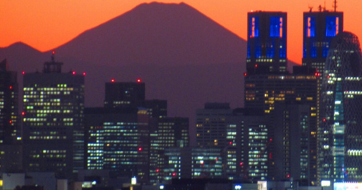 Tokyo revises Mt. Fuji eruption prep plan; staying home advised for under 30 cm of ash Tokyo revises Mt. Fuji eruption prep plan; staying home advised for under 30 cm of ash