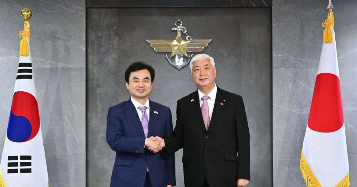 Japan, S. Korea defense chiefs agree on mutual visits in talks in Seoul Japan, S. Korea defense chiefs agree on mutual visits in talks in Seoul