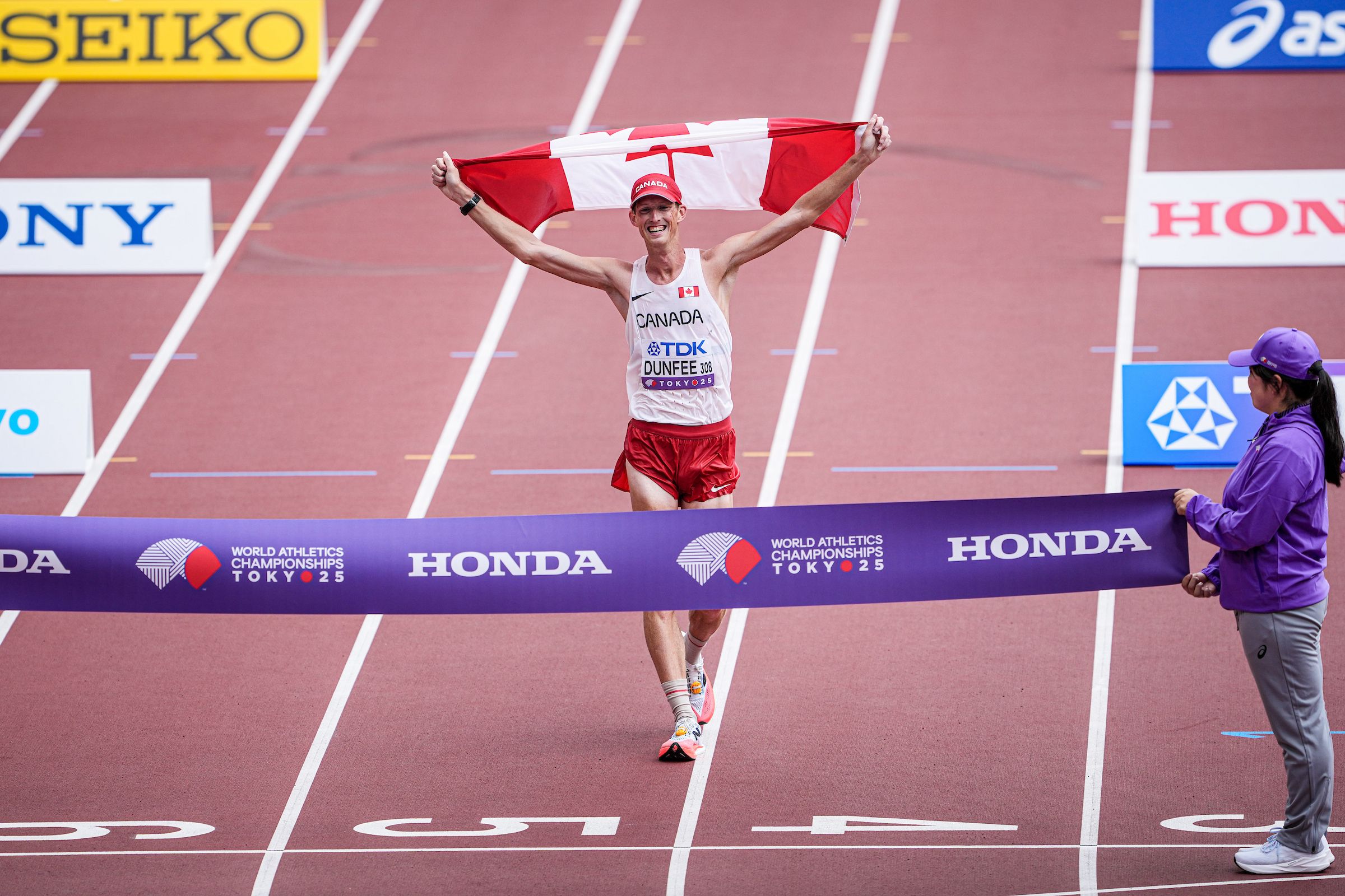 Evan Dunfee wins the 35km race walk in Tokyo