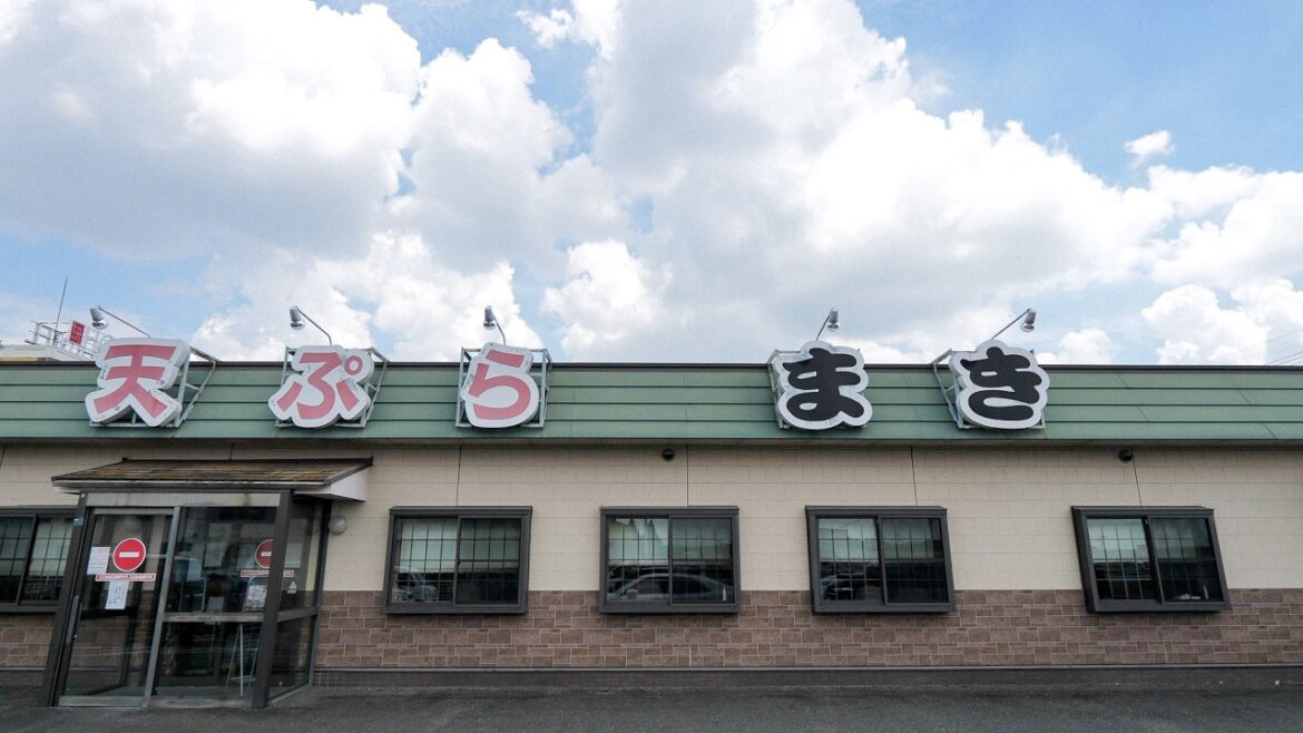 ガテン職人御用達のロードサイド天ぷら食堂！カウンター着席すぐに揚げたて天ぷらが提供される日本レストラン。