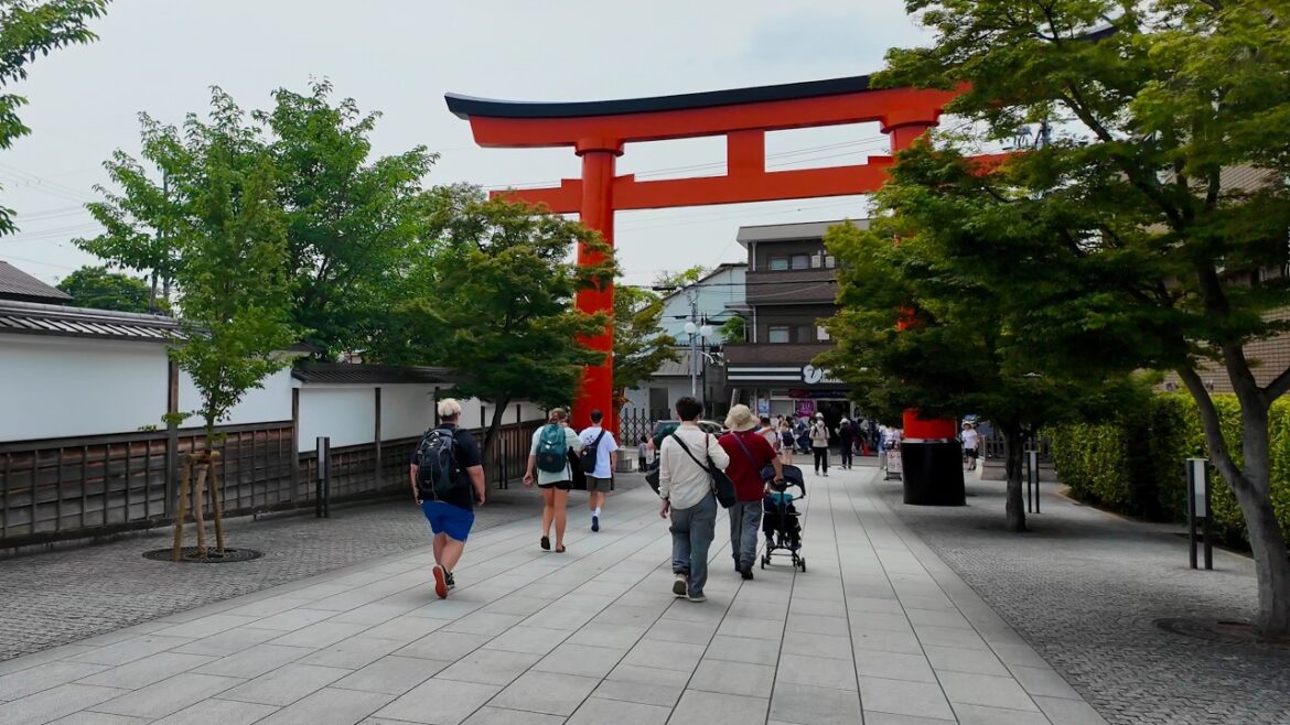 Sunny Kyoto Walk 🇯🇵 Exploring City Around Fushimi Inari Shrine 🌸 京都 Slow TV Sunny Kyoto Walk 🇯🇵 Exploring City Around Fushimi Inari Shrine 🌸 京都 Slow TV