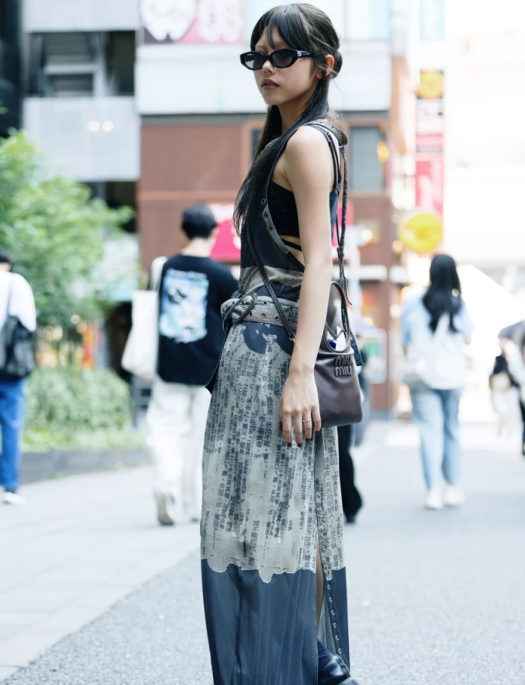 A stylish look with a skirt. Photo: Vogue