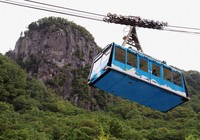 A ropeway carrying climbers is seen in Kamikawa, Hokkaido, on Sept. 13, 2025. (Mainichi/Daiki Takikawa)