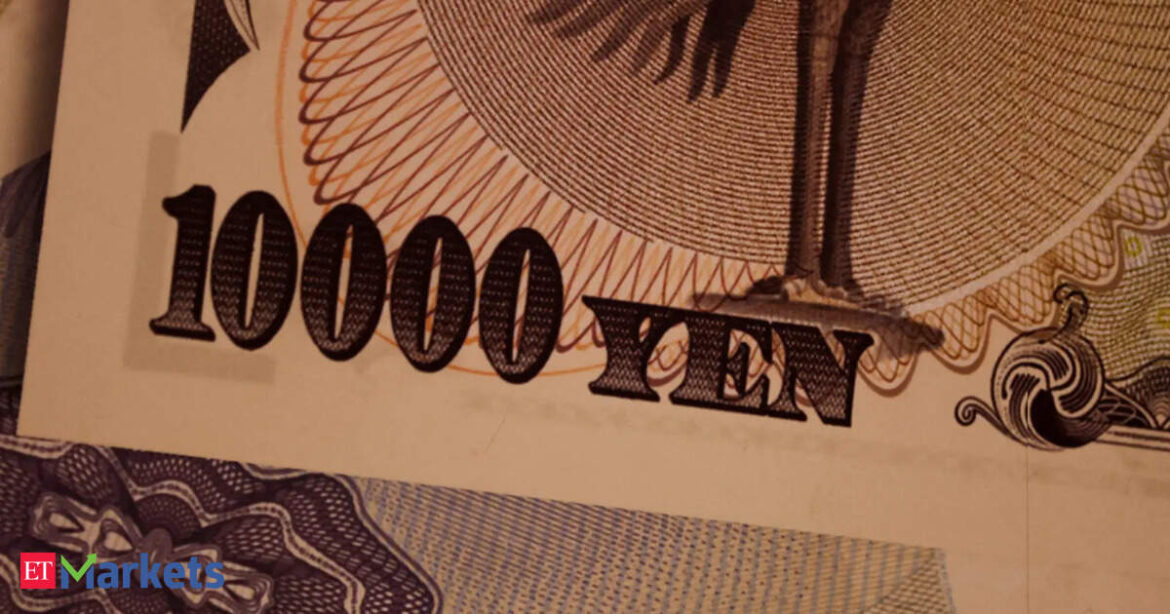 Japanese bonds pick up as traders assess PM candidates' policies