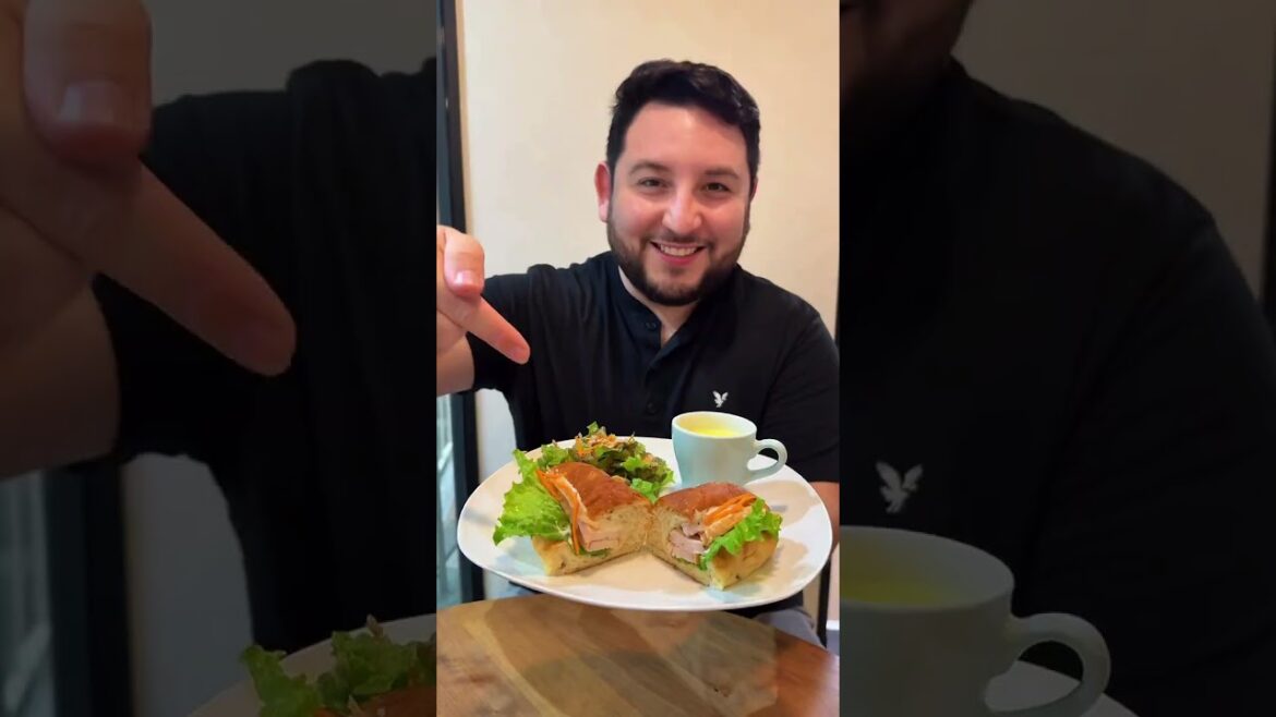 Japan’s Dreamiest Fluffy Pancakes?! 🍓🔥 (Osaka–Kyoto)