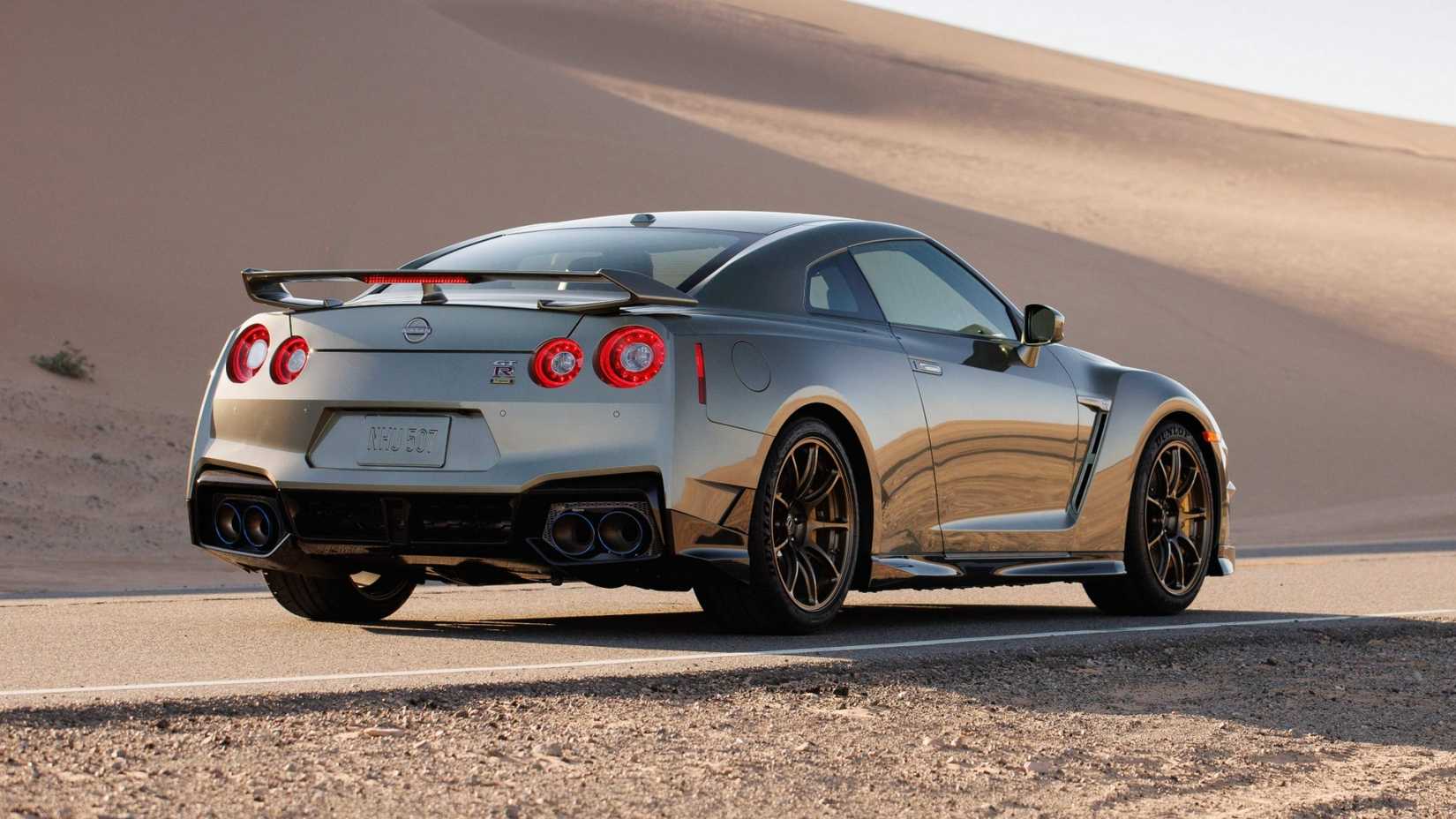 2024 Nissan GT-R rear 3/4