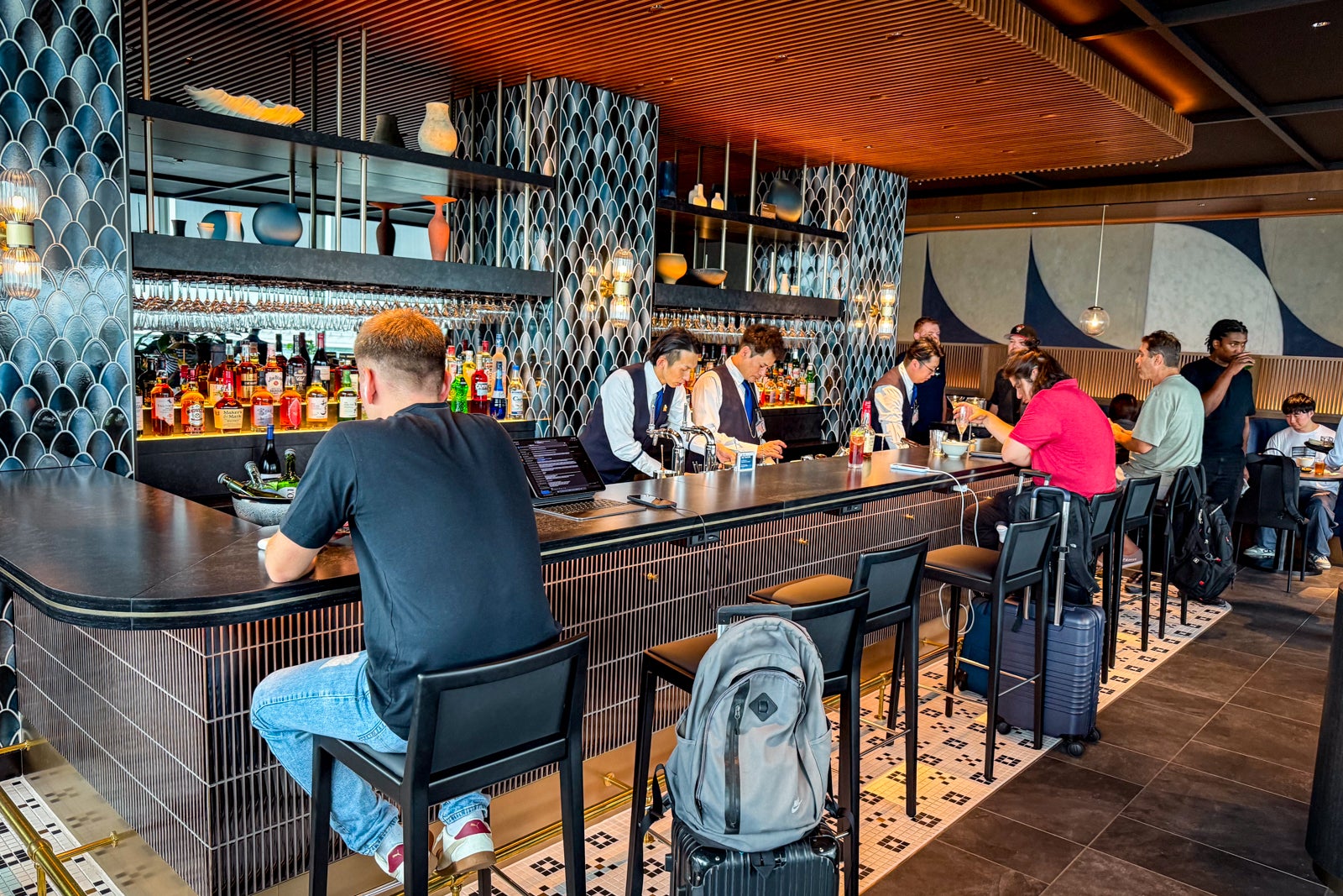 centurion lounge tokyo dining
