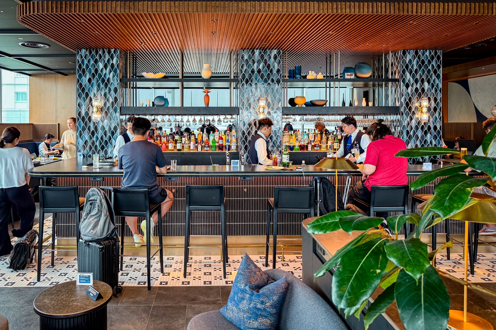 centurion lounge tokyo bar