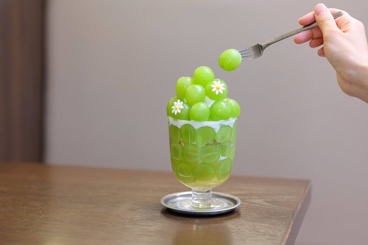 Limited availability again this year! FUKUNAGA901, a cafe directly connected to Kyoto Station, will start serving the popular Shine Muscat parfait “Masukatto Yama” from September 16 (Tue). Limited availability again this year! FUKUNAGA901, a cafe directly connected to Kyoto Station, will start serving the popular Shine Muscat parfait "Masukatto Yama" from September 16 (Tue).