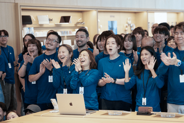 Apple team members celebrate the reopening of Apple Ginza.
