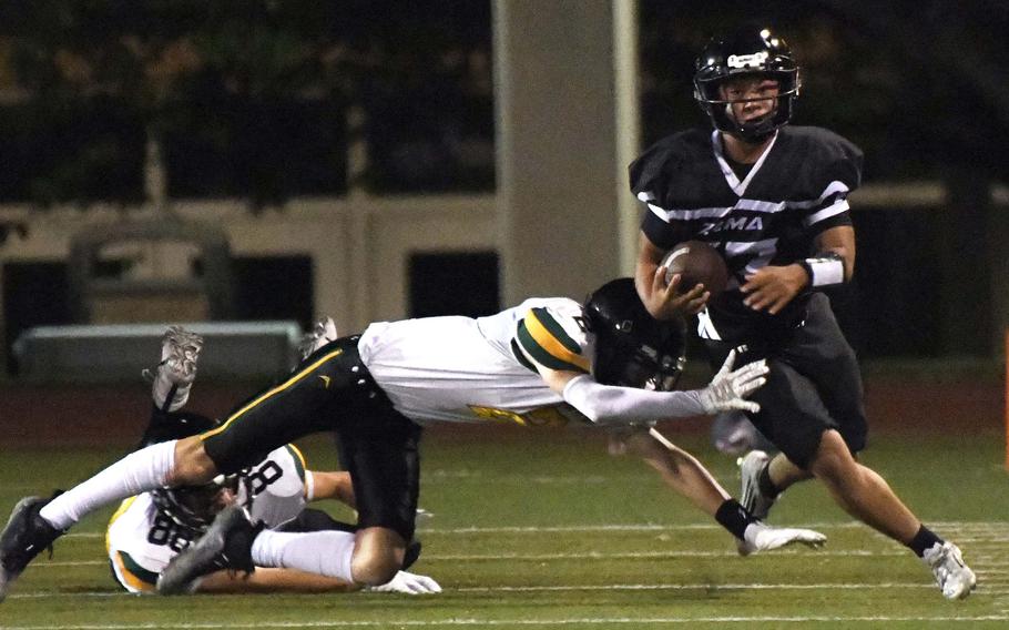 Gabriel Simpkins breaks a tackle.