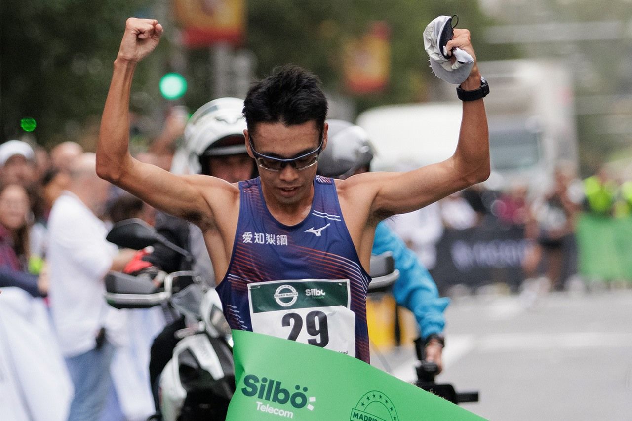 Born February 15, 1996. From Kyoto Prefecture. Major achievements: World record (1:16:10), Japan National Championships, 2025; gold medal, World Athletics Championships, 2022; bronze medal, Tokyo Olympics, 2021; gold medal, World Athletics Championships, 2019. (© Guillermo Martinez/Reuters)