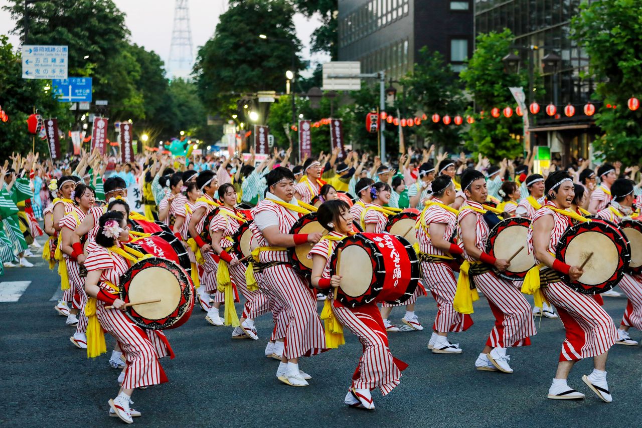 The Sansa Odori parade is the biggest festival in Iwate Prefecture. (© Haga Library)