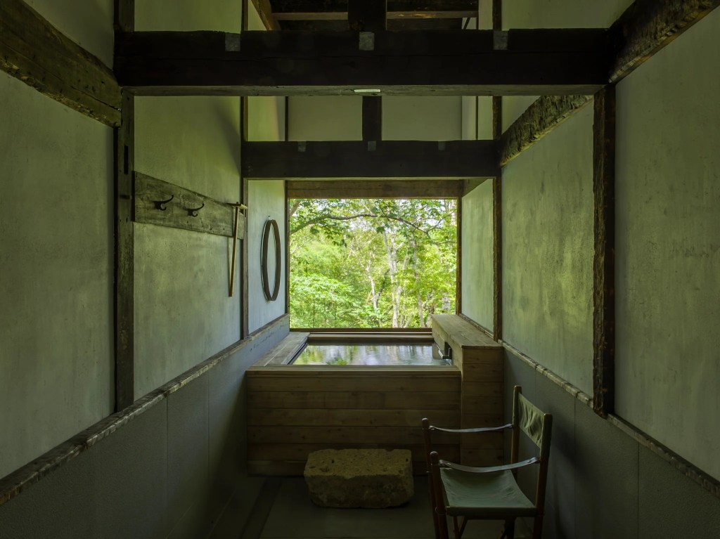 39 B0004865 HDR 1