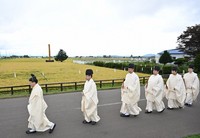 Shinto shrine officials head to a sacred rice field in Higashikawa, Hokkaido, ahead of a rice-harvesting festival on Sept. 2, 2025. (Mainichi/Toshiki Miyama)