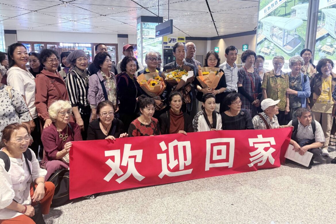 Japanese war orphans make what is likely their final trip to China