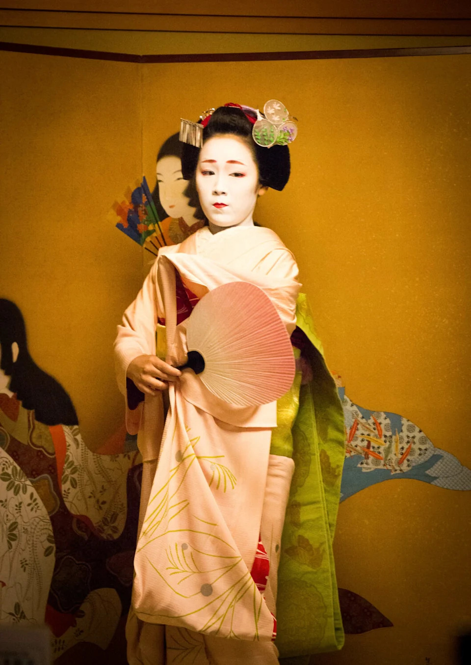 A Maiko performing a traditional dance