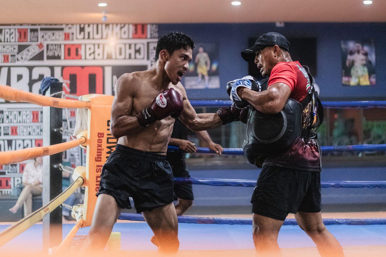 Chainoi Worawut trains for his fight against Yukinori Oguni in Tokyo on Oct 1.