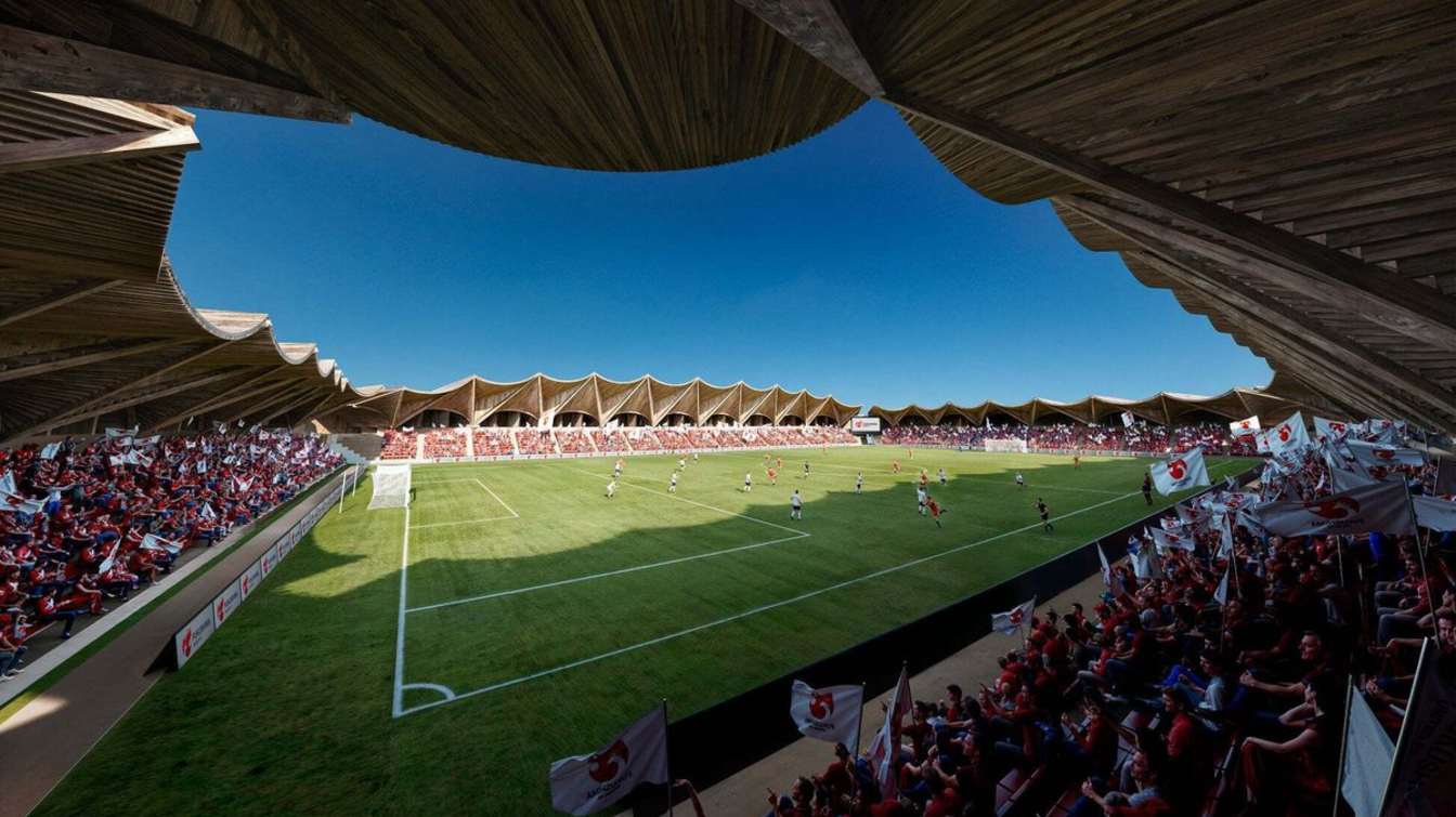 The new stadium for Fukushima United FC has been designed by the Japanese studio Vuild. 