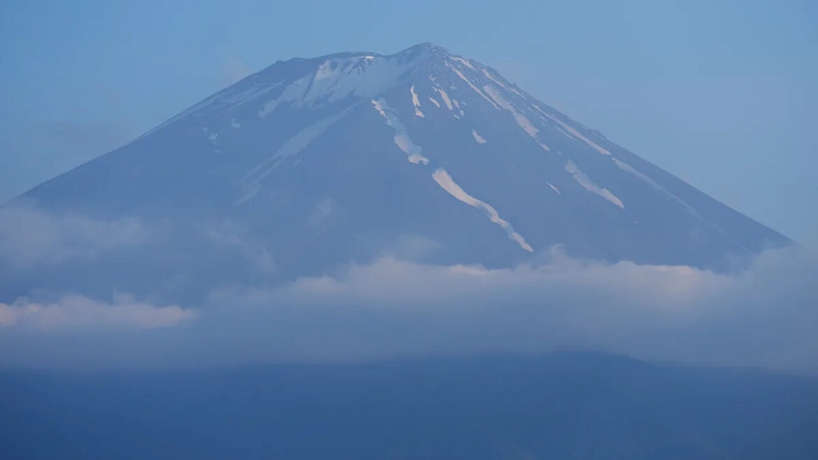 Officials release AI-generated videos simulating potential Mount Fuji eruption Officials release AI-generated videos simulating potential Mount Fuji eruption