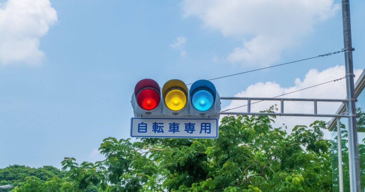 Green Means Go Is A Nearly Universal Traffic Rule, Until You Get To Japan » TwistedSifter tray of raw steak in a grocery store
