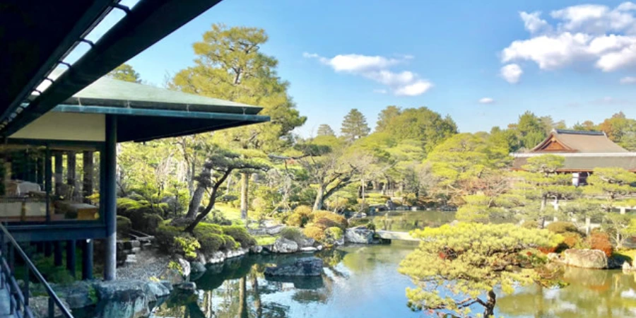 a view of the Shin-en gardens, featuring trees and a body of water