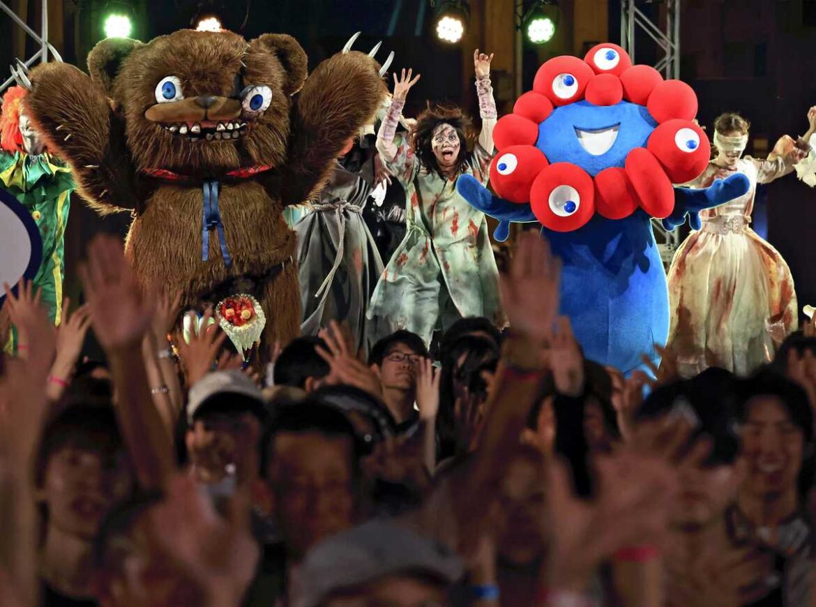 USJ Zombies Make Special Appearance at Expo for Early Halloween; One-Night-Only Event Features Monsters Dancing to Music by King Gnu USJ Zombies Make Special Appearance at Expo for Early Halloween; One-Night-Only Event Features Monsters Dancing to Music by King Gnu