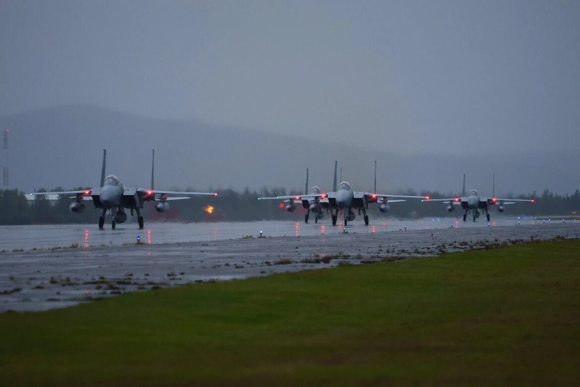Following a historic visit to the U.S. and Canada, Japan Air Self-Defense Force F-15Js set course for the United Kingdom %